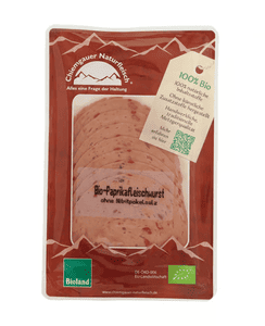 KI generiert: Das Bild zeigt eine Packung Bio-Jagdwurst von Chiemgauer Naturfleisch. Die Wurst ist als 100% biologisch und ohne Nitritpökelsalz gekennzeichnet.