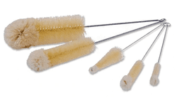 KI generiert: Das Bild zeigt eine Flasche Geschirrspülmittel der Marke Sonett mit Calendula-Extrakt. Die Verpackung hebt hervor, dass das Produkt 100% biologisch abbaubar und aus pflanzlichen Tensiden hergestellt ist.