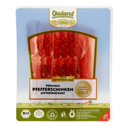 KI generiert: Das Bild zeigt eine Packung Bio-Jagdwurst von Chiemgauer Naturfleisch. Die Wurst ist als 100% biologisch und ohne Nitritpökelsalz gekennzeichnet.