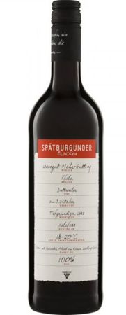 KI generiert: Das Bild zeigt eine Weinflasche mit dem Etikett „Landpartie Rotwein“, auf dem eine rote Gießkanne, Karotten und eine kleine Figur abgebildet sind. Das Etikett hat einen ländlichen, illustrativen Stil.