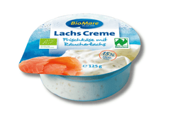 KI generiert: Auf dem Bild befindet sich eine durchsichtige Plastikverpackung mit Ziegenfrischkäse, der mit Kräutern und rosa Pfefferkörnern verfeinert ist. Das Etikett trägt die Aufschrift "ZiegenFRISCHKÄSE" der Marke Biovela.