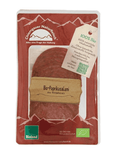 KI generiert: Das Bild zeigt eine Packung Bio-Jagdwurst von Chiemgauer Naturfleisch. Die Wurst ist als 100% biologisch und ohne Nitritpökelsalz gekennzeichnet.