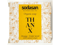 KI generiert: Das Bild zeigt eine Flasche Nagellackentferner der Marke SANTE, wobei betont wird, dass das Produkt extra sanft, vegan und frei von Aceton ist. Es enthält Bio-Orangenöl und ist mit dem Slogan "So mild, so clean!" versehen.