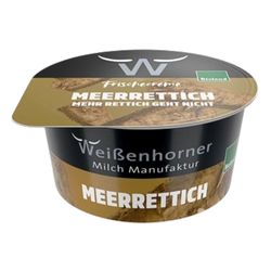 KI generiert: Auf dem Bild befindet sich eine durchsichtige Plastikverpackung mit Ziegenfrischkäse, der mit Kräutern und rosa Pfefferkörnern verfeinert ist. Das Etikett trägt die Aufschrift "ZiegenFRISCHKÄSE" der Marke Biovela.