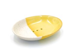 KI generiert: Das Bild zeigt eine Flasche Geschirrspülmittel der Marke Sonett mit Calendula-Extrakt. Die Verpackung hebt hervor, dass das Produkt 100% biologisch abbaubar und aus pflanzlichen Tensiden hergestellt ist.