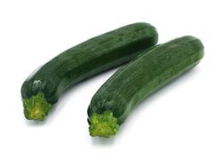 KI generiert: Das Bild zeigt einen violetten Kohlrabi mit grünen Blättern. Der Kohlrabi liegt auf einem weißen Hintergrund.