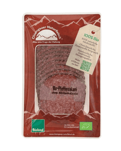 KI generiert: Das Bild zeigt eine Packung Bio-Jagdwurst von Chiemgauer Naturfleisch. Die Wurst ist als 100% biologisch und ohne Nitritpökelsalz gekennzeichnet.