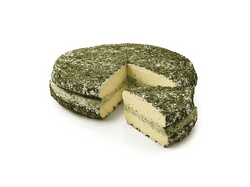 KI generiert: Das Bild zeigt ein Stück weißen Käse, das auf einer schwarzen Schieferplatte in vier Portionen geschnitten ist, daneben ist eine verpackte, identische Käserolle abgebildet.