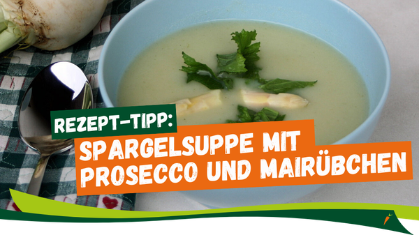 KI generiert: Ein Teller Spargelsuppe mit Prosecco und Mairübchen, daneben ein Löffel. Text: "Rezept-Tipp: Spargelsuppe mit Prosecco und Mairübchen".