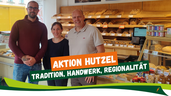 KI generiert: Drei Personen in einer Bäckerei. Text: "AKTION HUTZEL TRADITION, HANDWERK, REGIONALITÄT".