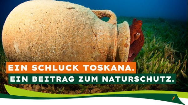 KI generiert: Ein Tongefäß unter Wasser. Text: "EIN SCHLUCK TOSKANA. EIN BEITRAG ZUM NATURSCHUTZ."