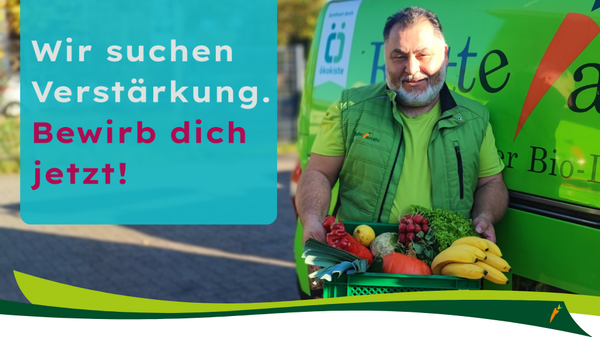 KI generiert: Ein Mann mit Gemüse steht vor einem grünen Lieferwagen. Text: "Wir suchen Verstärkung. Bewirb dich jetzt!"