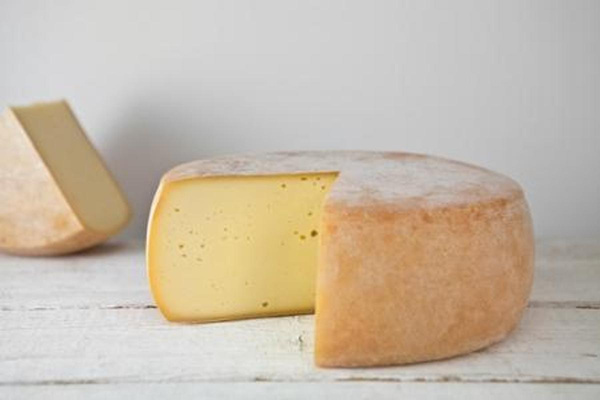 Produktfoto zu Deichkäse, 50% von Hofkäserei Backensholz