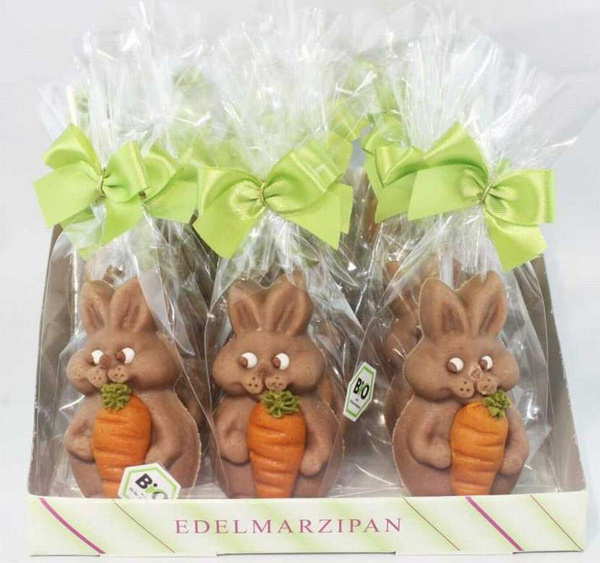 Produktfoto zu Marzipan Hase mit Möhre von Lubs