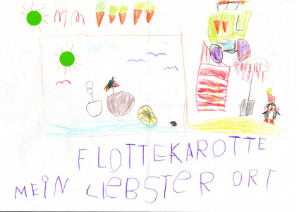 KI generiert: Das Bild zeigt eine farbenfrohe Kinderzeichnung mit verschiedenen Motiven wie einer Sonne, Karotten, einem Schiff und einem Gebäude. Unten steht in großen Buchstaben "FLOTTEKAROTTE MEIN LIEBSTER ORT".